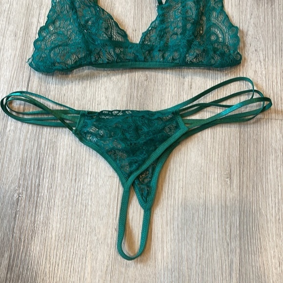 Sexy Lingerie Criss Cross Ladder Cut-Out Lingerie Set Medium - Picture 4 of 5